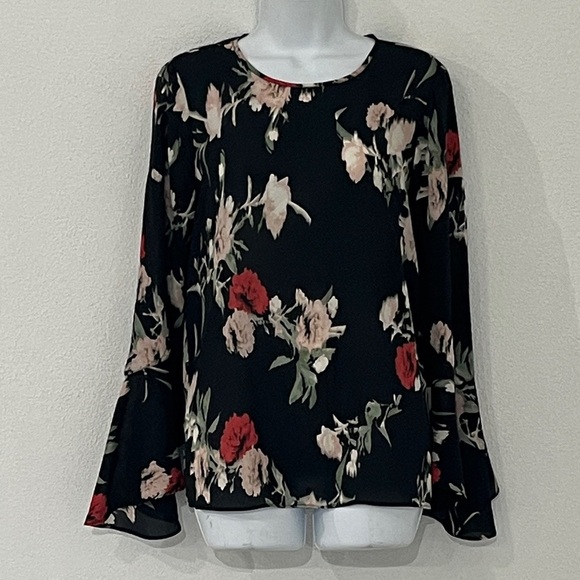 Vince Camuto Tops - Vince Camuto Blouse Size Small